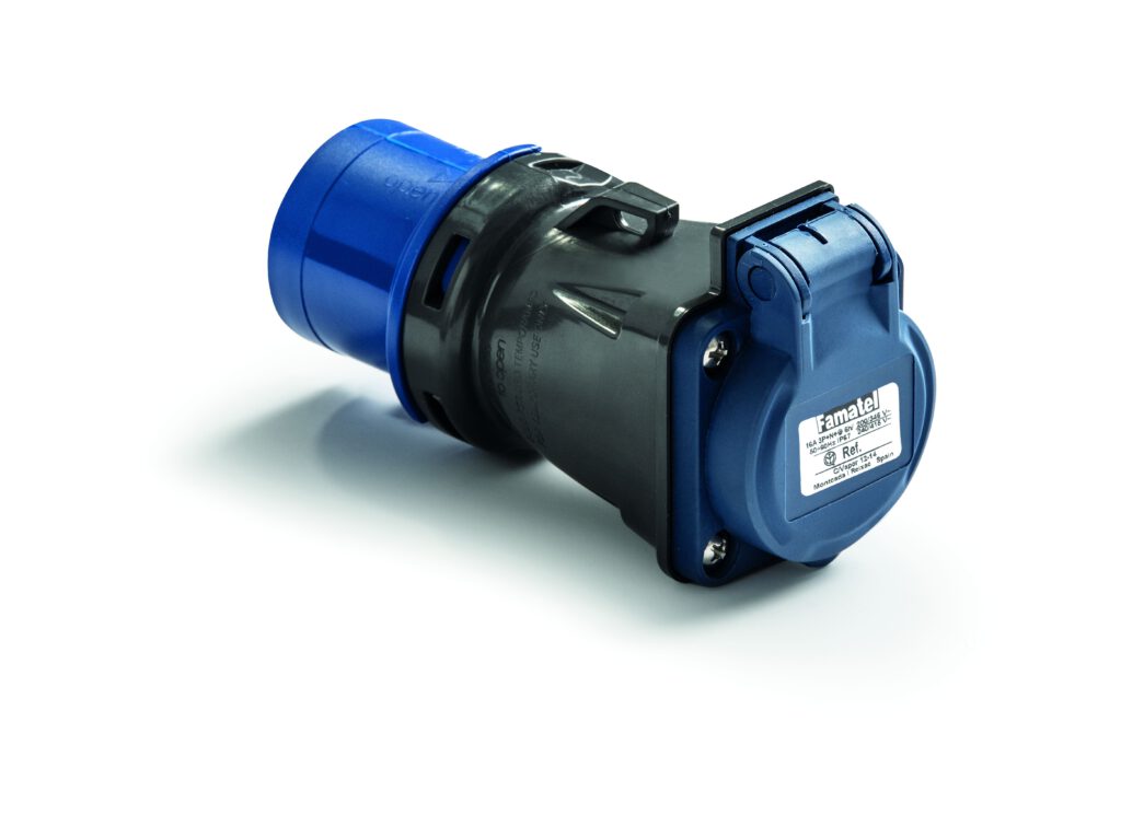 Adaptador clavija CEE 3P – Base schuko IP54