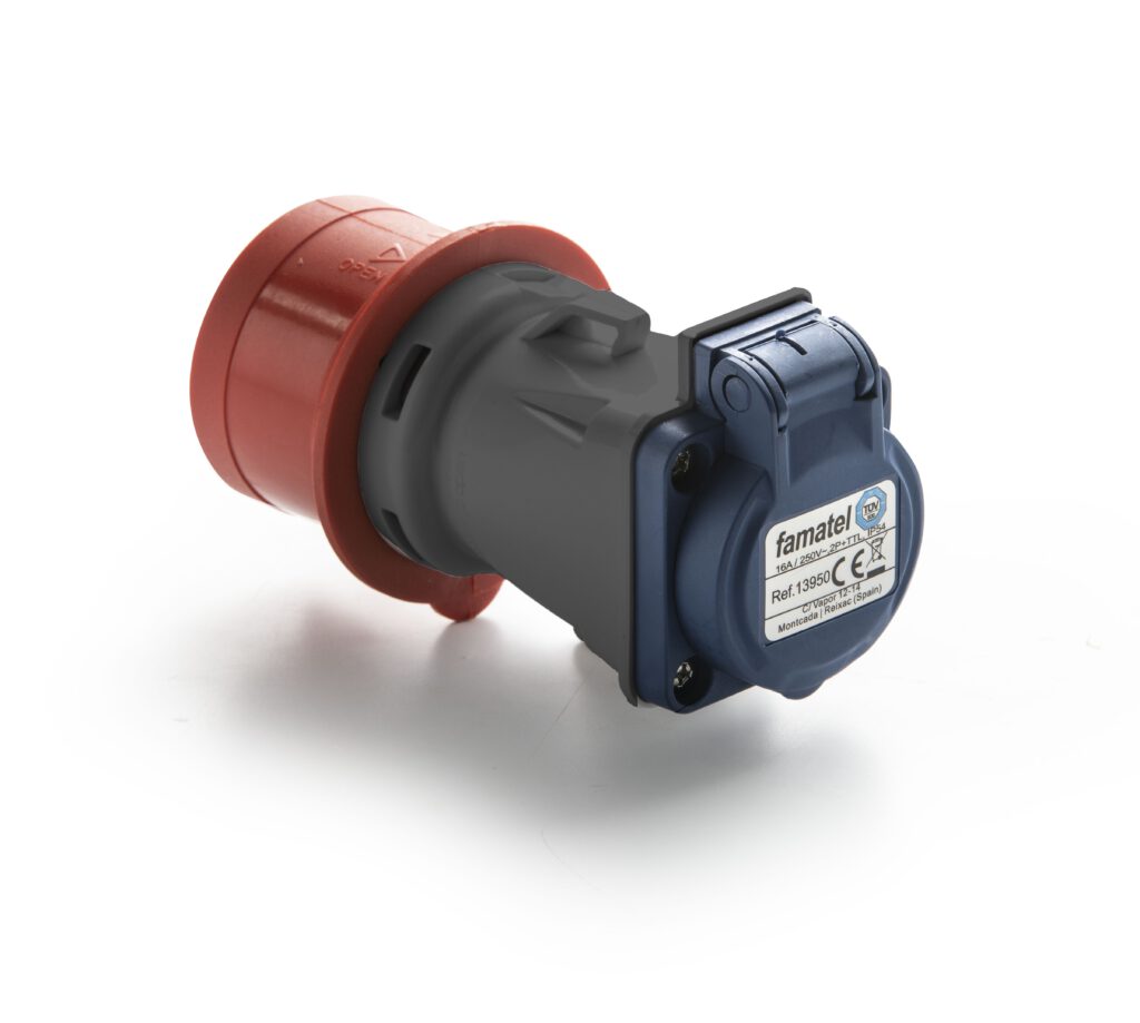 Adaptador clavija CEE 5P – Base schuko IP54