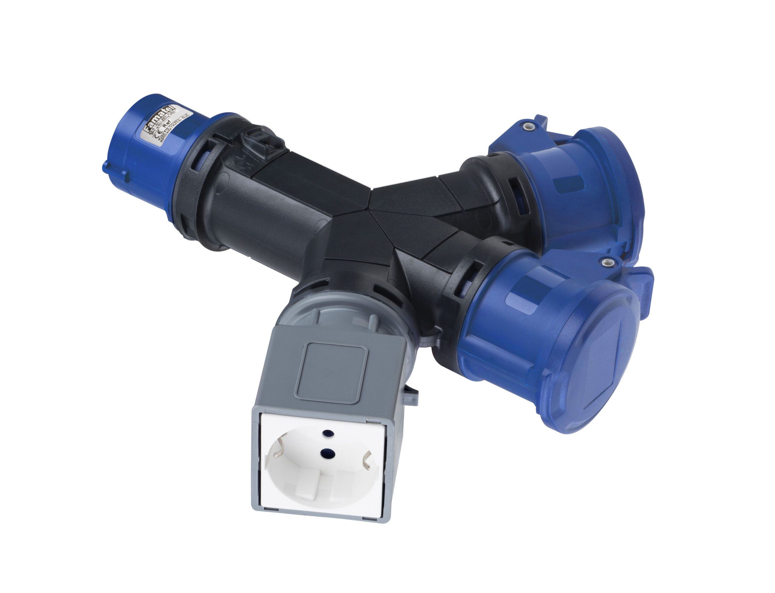 Adaptador clavija CEE –  2 Bases ind. CEE + 1 Base domestica