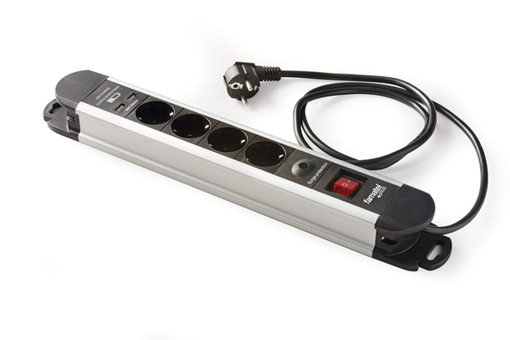 Base aluminio 4 tomas 16A, 2 USB, 1.5m m cable + protección