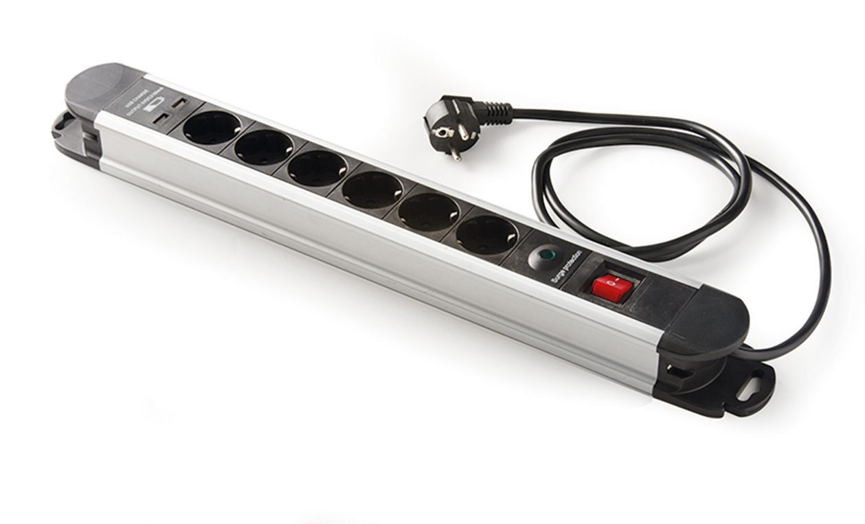 Base aluminio 6 tomas 16A, 2 USB, 1.5m m cable + protección