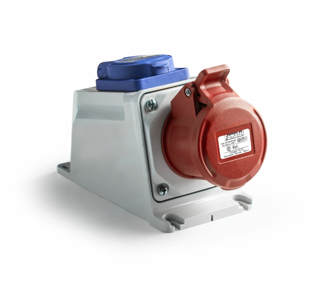 Bases COMBO superficie + schuko 32A IP54