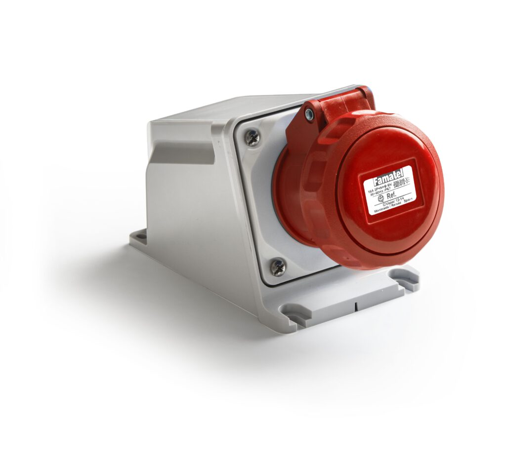 Base superficie 3h 32A IP67