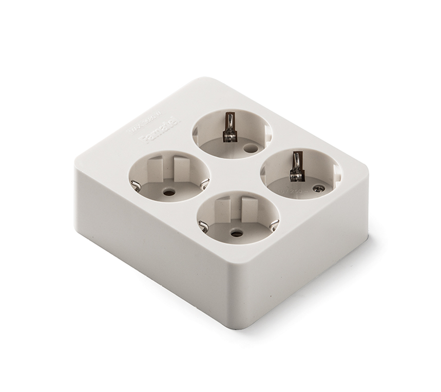 Base 4 tomas 16A cuadrada
