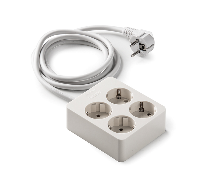 Base 4 tomas 16A cuadrada + 1,5m m cable