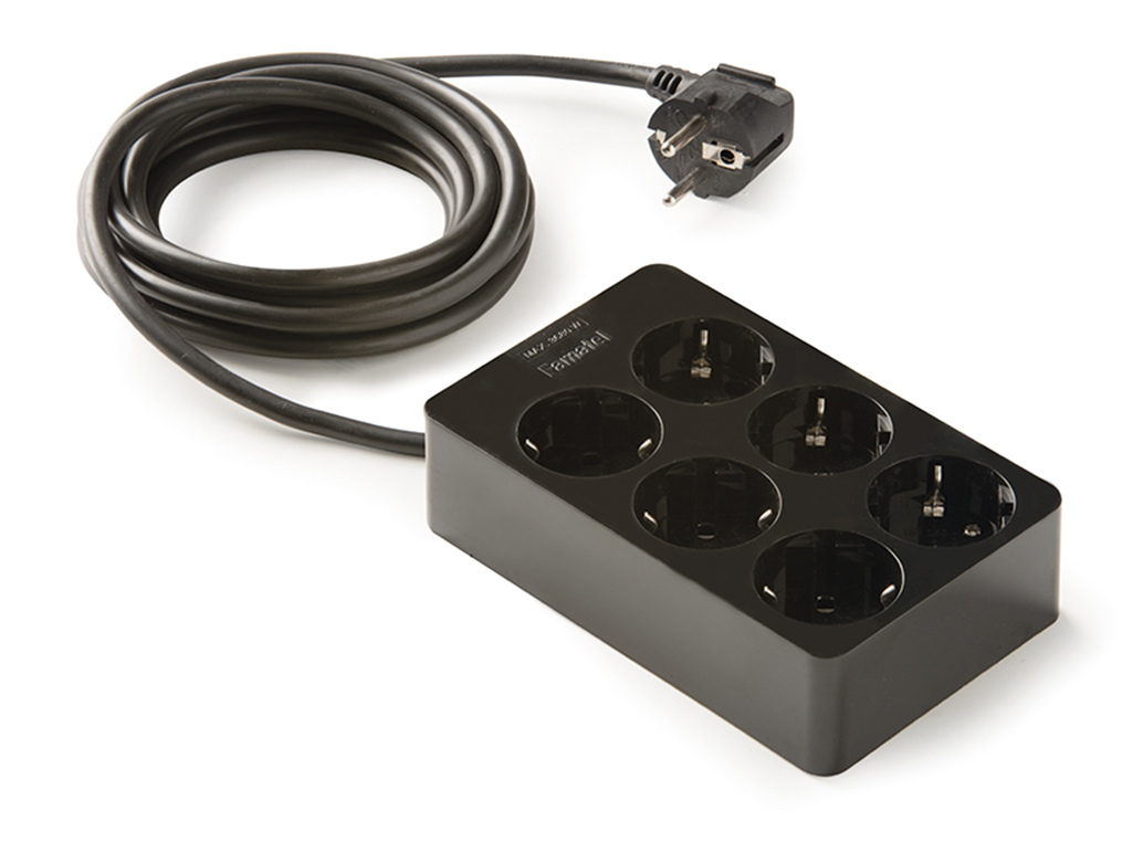 Base 6 tomas 16A cuadrada + 1,5m m cable