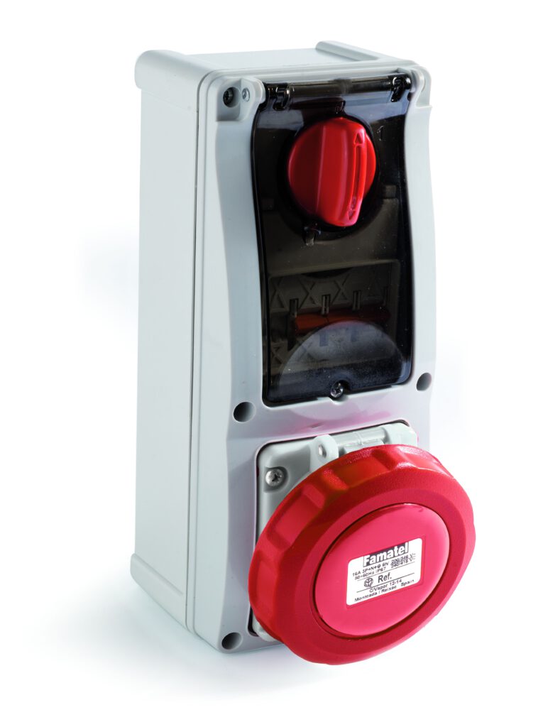 Base interblocante superficie con magnetotérmico 63A P67