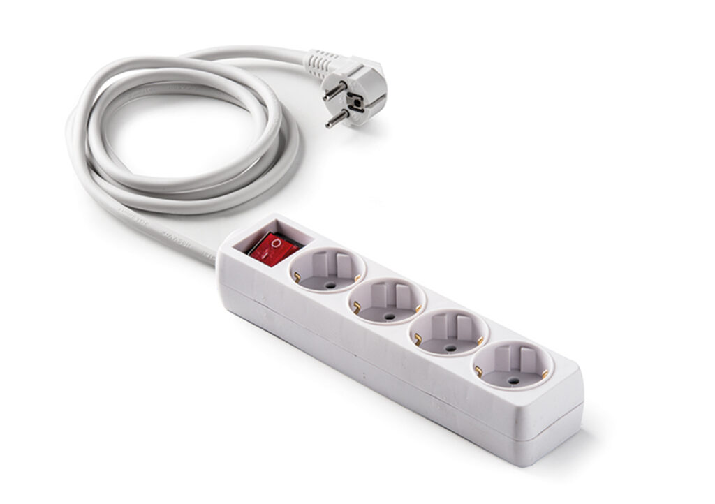 Base 4 tomas 16A e interruptor + 1.5m cable